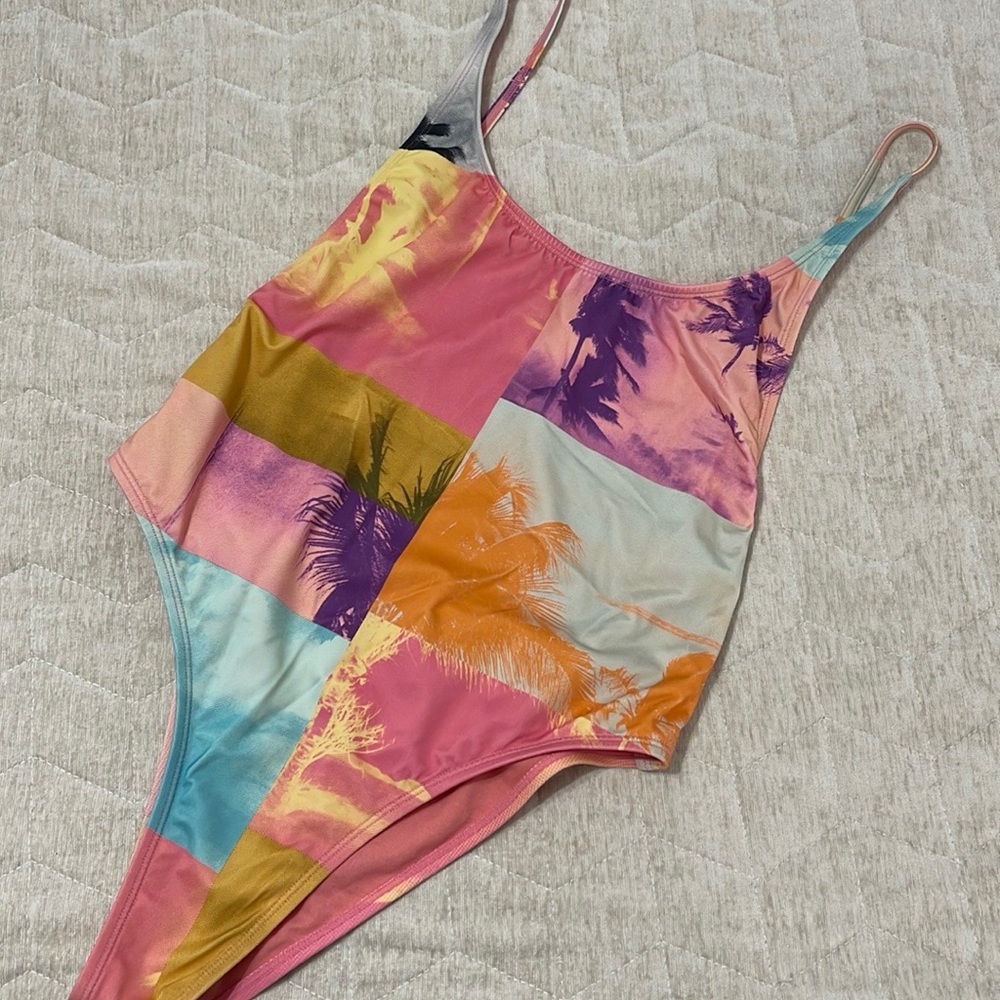 Women’s Billabong one piece bathing suit